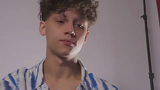 Snapshot of Nicky_neal chatting on 09-27-25, 01:49 Nicky neal online show from 09-27-25, 01:49