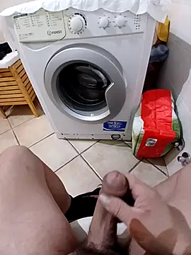 Snapshot of 74bob chatting on 12-23-25, 07:17 74bob online show from 12-23-25, 07:17