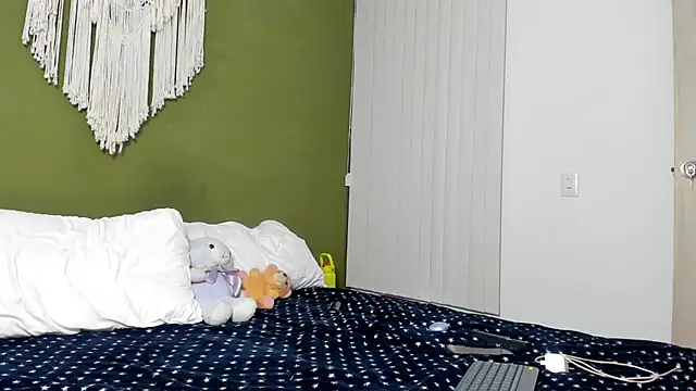 karlye 5 online show from 04-19-26, 01:49