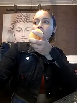 Snapshot of Emiily_W chatting on 01-10-25, 04:20 Emiily W online show from 01-10-25, 04:20