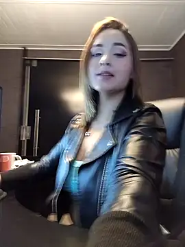 Snapshot of Emiily_W chatting on 01-13-25, 12:24 Emiily W online show from 01-13-25, 12:24