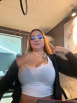 Snapshot of Emiily_W chatting on 10-12-25, 07:02 Emiily W online show from 10-12-25, 07:02