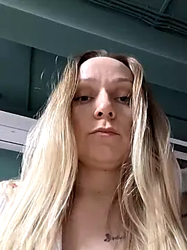 Snapshot of Bondgirl_013 chatting on 03-22-26, 05:16 Bondgirl 013 online show from 03-22-26, 05:16