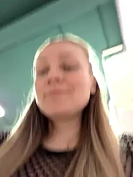 Snapshot of Bondgirl_013 chatting on 06-05-26, 06:13 Bondgirl 013 online show from 06-05-26, 06:13