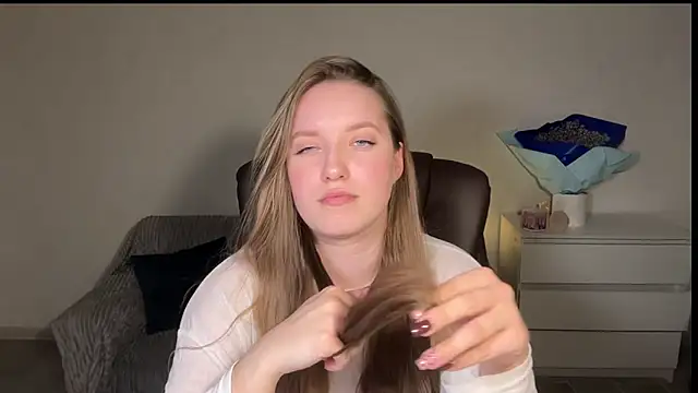 EvaMaddison online show from 04-13-26, 05:18