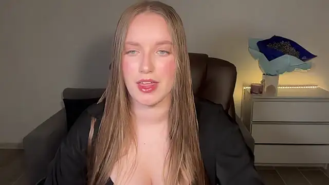 Snapshot of EvaMaddison chatting on 06-22-26, 08:39 EvaMaddison online show from 06-22-26, 08:39