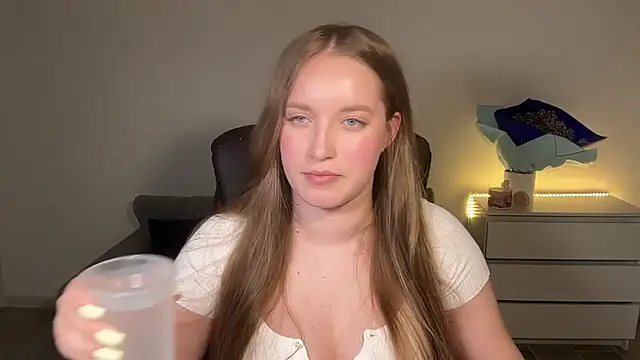 Snapshot of EvaMaddison chatting on 06-26-26, 08:57 EvaMaddison online show from 06-26-26, 08:57