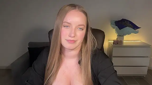 Snapshot of EvaMaddison chatting on 06-27-26, 08:14 EvaMaddison online show from 06-27-26, 08:14
