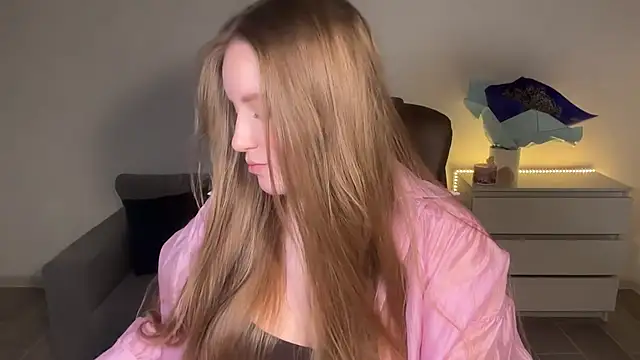 Snapshot of EvaMaddison chatting on 07-10-26, 06:10 EvaMaddison online show from 07-10-26, 06:10