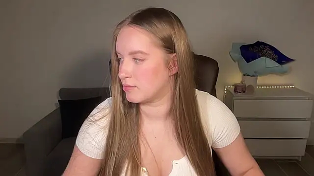 Snapshot of EvaMaddison chatting on 07-11-26, 09:27 EvaMaddison online show from 07-11-26, 09:27