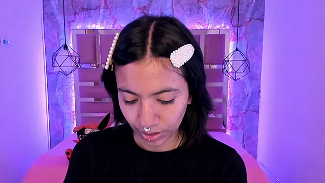 Nami usagi online show from 12-24-24, 12:11