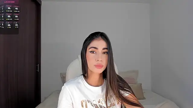 Snapshot of RebeccaBaxter chatting on 01-28-25, 12:05 RebeccaBaxter online show from 01-28-25, 12:05