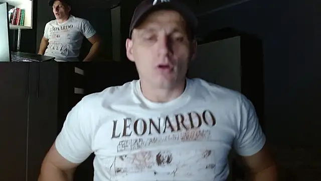 Snapshot of PoliglotJoe chatting on 09-30-25, 12:32 PoliglotJoe online show from 09-30-25, 12:32
