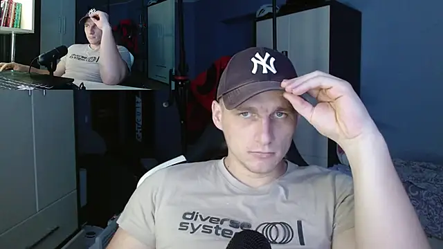 Snapshot of PoliglotJoe chatting on 10-04-25, 12:47 PoliglotJoe online show from 10-04-25, 12:47