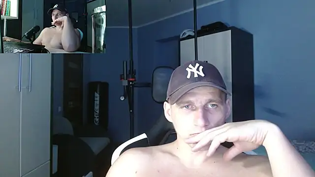 Snapshot of PoliglotJoe chatting on 10-07-25, 10:34 PoliglotJoe online show from 10-07-25, 10:34
