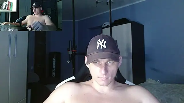 Snapshot of PoliglotJoe chatting on 10-08-25, 11:41 PoliglotJoe online show from 10-08-25, 11:41