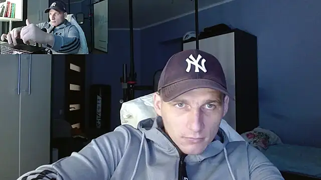 Snapshot of PoliglotJoe chatting on 10-09-25, 02:15 PoliglotJoe online show from 10-09-25, 02:15