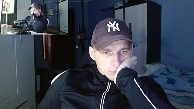 Snapshot of PoliglotJoe chatting on 10-12-25, 02:38 PoliglotJoe online show from 10-12-25, 02:38
