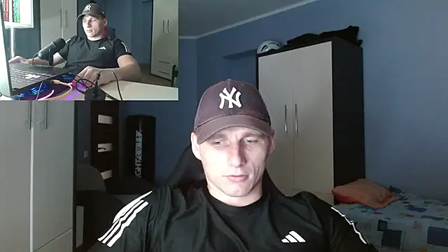 Snapshot of PoliglotJoe chatting on 10-17-25, 08:44 PoliglotJoe online show from 10-17-25, 08:44