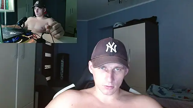 Snapshot of PoliglotJoe chatting on 10-18-25, 10:54 PoliglotJoe online show from 10-18-25, 10:54