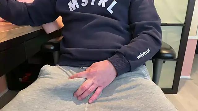 Snapshot of jimmi_xxl chatting on 03-25-26, 08:42 jimmi xxl online show from 03-25-26, 08:42