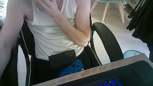 Snapshot of AlexEtSonSexe36 chatting on 02-02-25, 02:24 AlexEtSonSexe36 online show from 02-02-25, 02:24