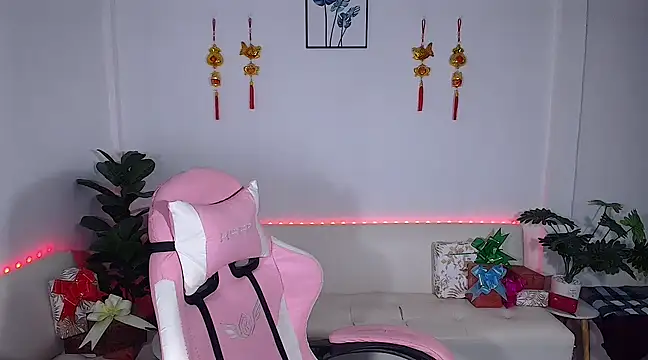 Snapshot of plysaithailand chatting on 02-17-25, 07:37 plysaithailand online show from 02-17-25, 07:37