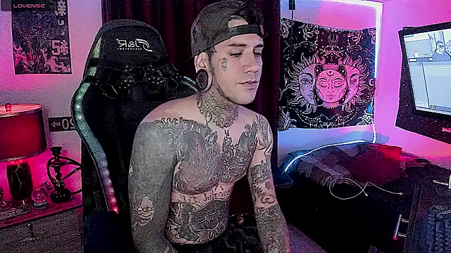 Snapshot of josh__ackerman chatting on 12-30-24, 07:04 josh ackerman online show from 12-30-24, 07:04