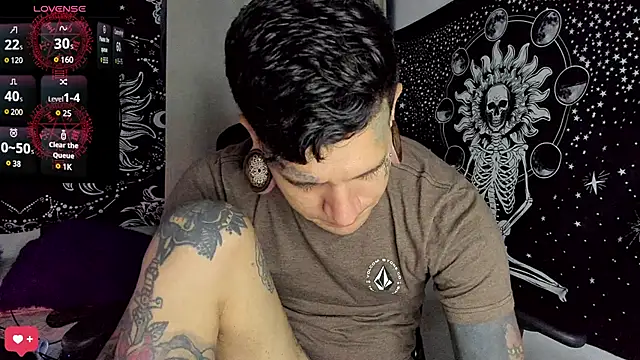 Snapshot of josh__ackerman chatting on 01-14-25, 01:04 josh ackerman online show from 01-14-25, 01:04