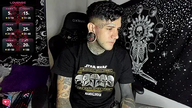 Snapshot of josh__ackerman chatting on 01-15-25, 01:02 josh ackerman online show from 01-15-25, 01:02