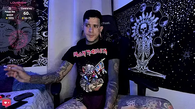 Snapshot of josh__ackerman chatting on 01-25-25, 01:32 josh ackerman online show from 01-25-25, 01:32