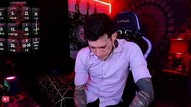 Snapshot of josh__ackerman chatting on 09-28-25, 01:00 josh ackerman online show from 09-28-25, 01:00