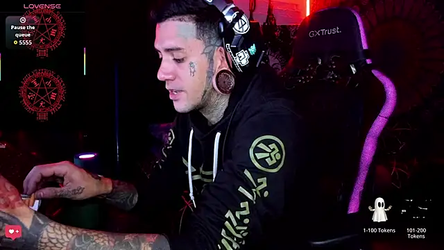 Snapshot of josh__ackerman chatting on 10-02-25, 01:45 josh ackerman online show from 10-02-25, 01:45