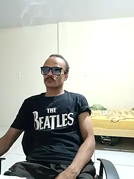 Snapshot of JamesQuaresma chatting on 01-18-25, 03:53 JamesQuaresma online show from 01-18-25, 03:53