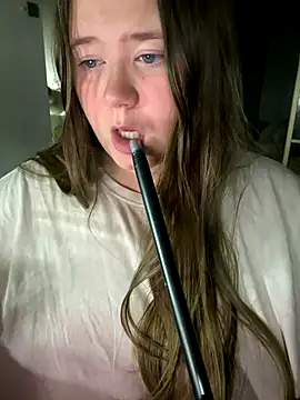 Snapshot of remirann_ chatting on 11-25-25, 05:13 remirann online show from 11-25-25, 05:13