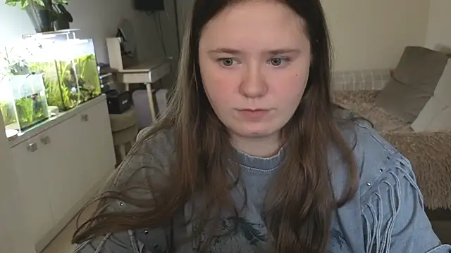 Snapshot of remirann_ chatting on 12-18-25, 12:33 remirann online show from 12-18-25, 12:33