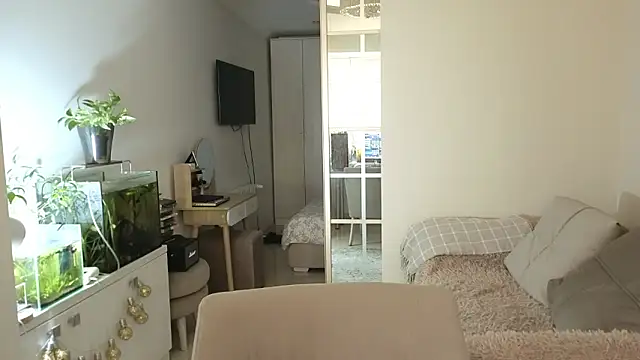 remirann  online show from 03-18-26, 01:47