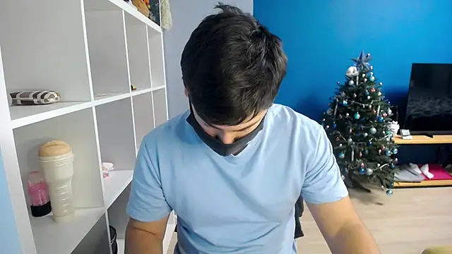 Snapshot of Tomguys chatting on 01-11-25, 03:42 Tomguys online show from 01-11-25, 03:42