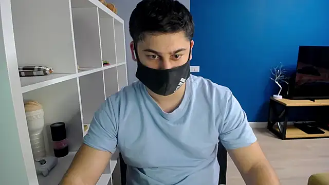 Snapshot of Tomguys chatting on 03-18-25, 03:31 Tomguys online show from 03-18-25, 03:31