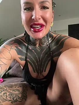Snapshot of InkedBiitch chatting on 07-27-26, 06:53 InkedBiitch online show from 07-27-26, 06:53