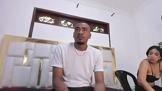 Snapshot of Kylieandjhonny chatting on 01-25-25, 06:24 Kylieandjhonny online show from 01-25-25, 06:24