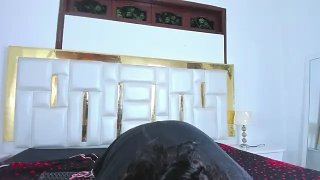 Snapshot of Kylieandjhonny chatting on 02-15-25, 06:23 Kylieandjhonny online show from 02-15-25, 06:23