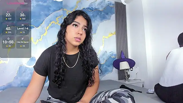 Snapshot of Kylieandjhonny chatting on 10-27-25, 07:29 Kylieandjhonny online show from 10-27-25, 07:29