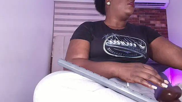  ebony-queen  online show from 03-26-26, 03:01