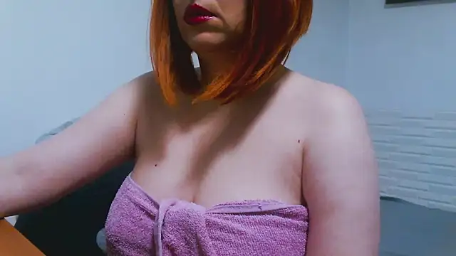 Snapshot of MashaYeah777 chatting on 10-06-25, 05:27 MashaYeah777 online show from 10-06-25, 05:27