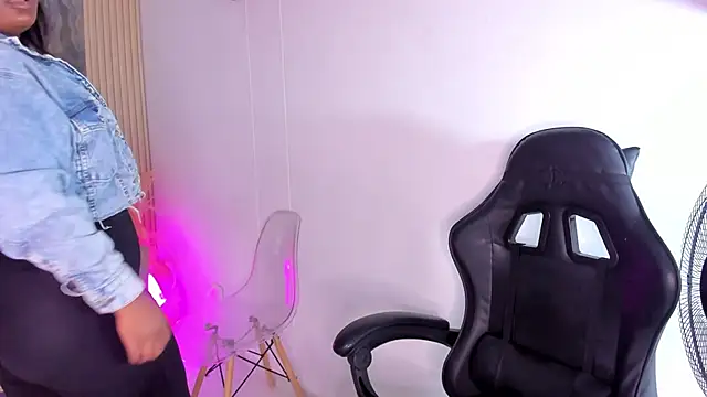 Snapshot of Rianamanson chatting on 09-24-25, 04:38 Rianamanson online show from 09-24-25, 04:38