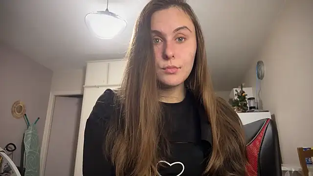 Snapshot of Emma_just chatting on 12-15-24, 12:06 Emma just online show from 12-15-24, 12:06