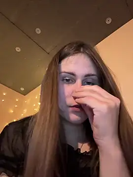 Snapshot of Emma_just chatting on 03-17-25, 05:27 Emma just online show from 03-17-25, 05:27