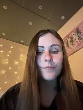 Snapshot of Emma_just chatting on 03-21-25, 07:24 Emma just online show from 03-21-25, 07:24