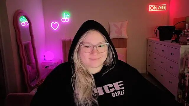 PiggyRose online show from 12-21-25, 01:35